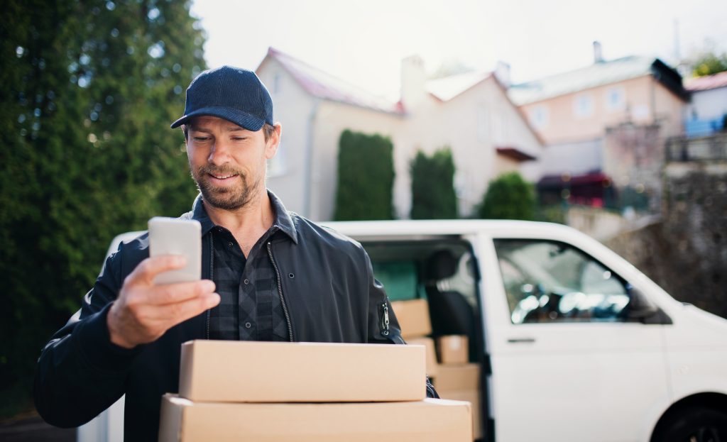 Delivery-man-_-celular-1024x623