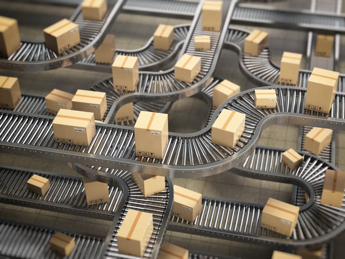 cardboard-boxes-on-conveyor-roller-in-distribution-2021-08-26-16-57-03-utc