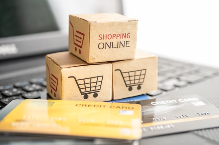 shopping-online-box-with-credit-card-on-laptop-com-2022-10-04-00-43-47-utc